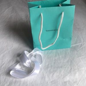 Tiffany & co 💎 gift bag, ribbon & tissue paper